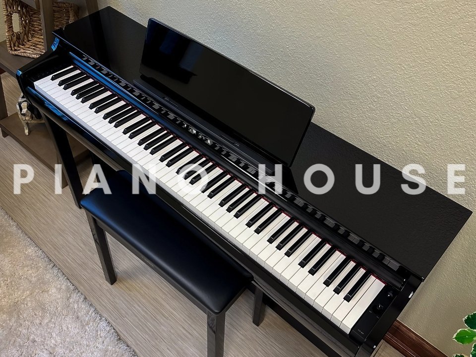 YAMAHA CLP-825 PE - Góc nhìn thực tế 6